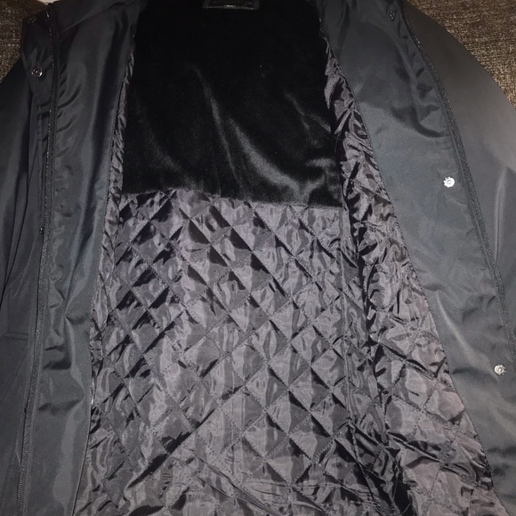 Weatherproof jacket - Picture 15 of 16